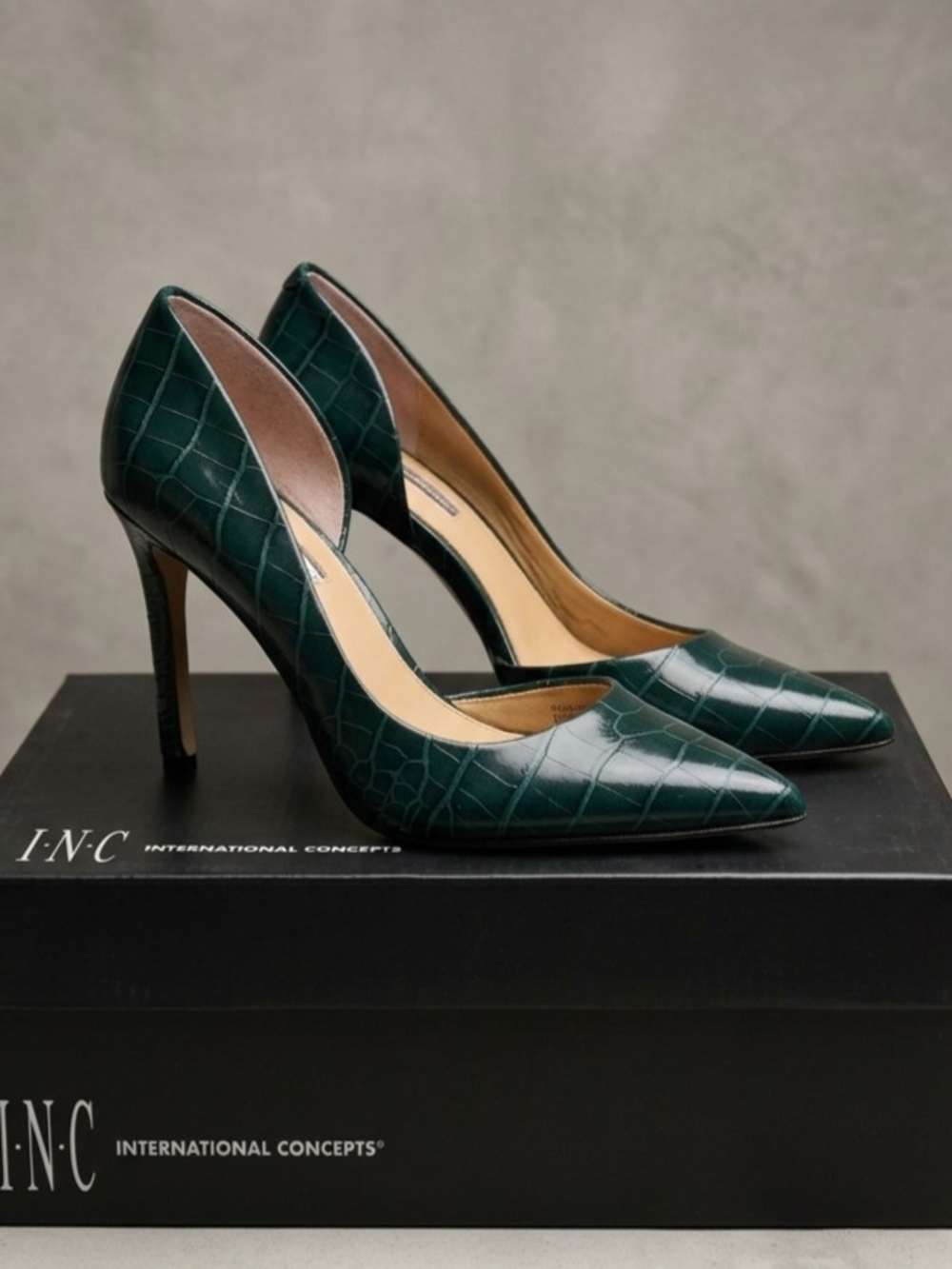 INC International Concepts Green Croc-Embossed Pointed Toe Pumps